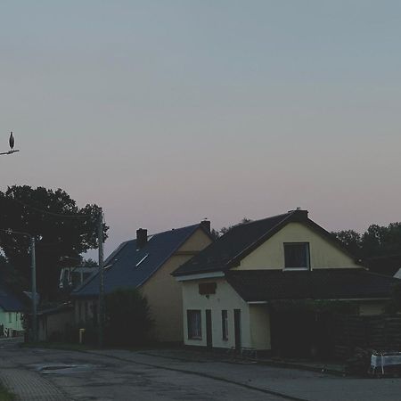 Cieszyno- Uroczy Domek Do Wynajecia Zlocieniec Luaran gambar